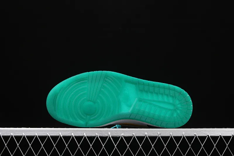All categories Air Jordan Jordan series basketball shoes Air Jordan 1 Mid Air Jordan 1 Mid AJ1 Joe 1 red and yellow color hook Yuanyang mid-top basketball shoes BQ6472-063